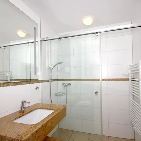 Strandnahe Mit Terrasse, Gratis Nutzung Vom Ahoi Erlebnisbad Und Sauna In Sellin - Rex Rugia 29-4 洛布